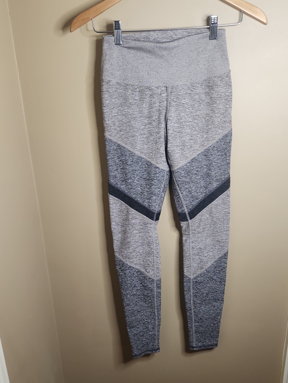 ALO Yoga Sheila Alosoft High Waist Legging in Heather Grey Colorblock.Sz S